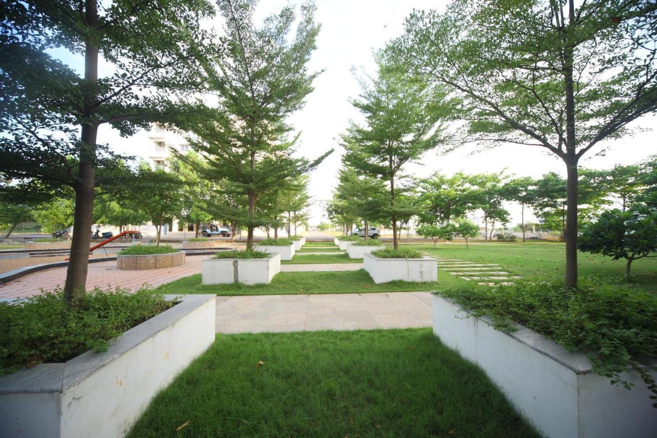 Capital O 16507 The Lawns Hotel Tada Ngoại thất bức ảnh