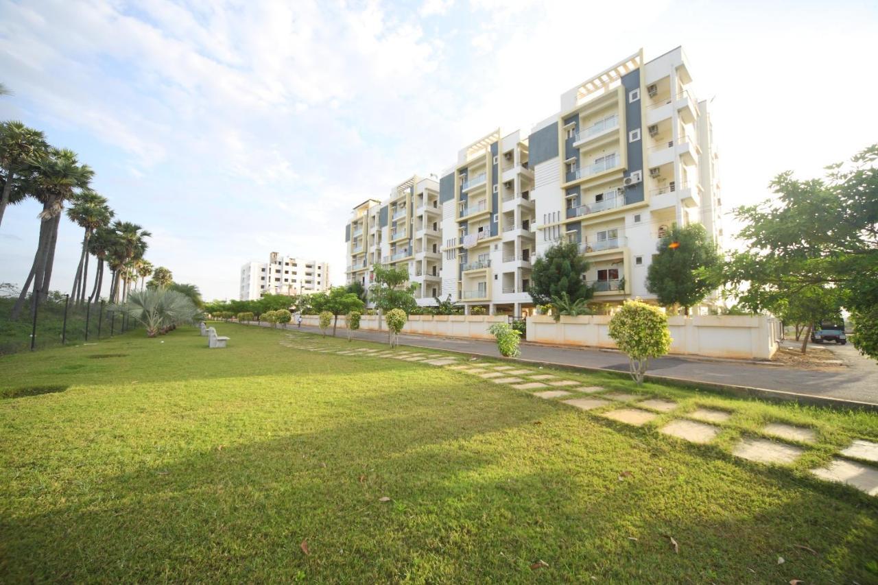 Capital O 16507 The Lawns Hotel Tada Ngoại thất bức ảnh