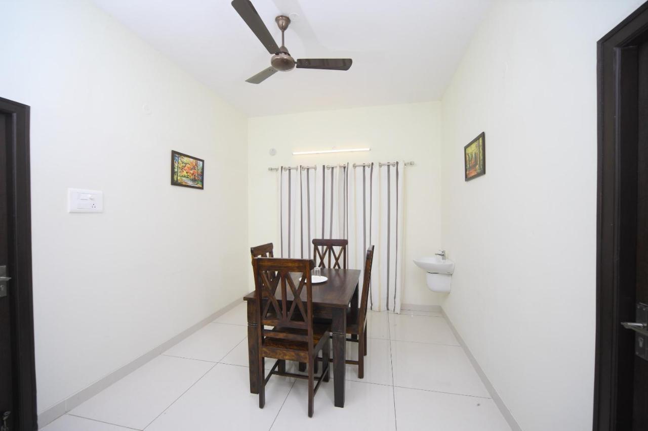 Capital O 16507 The Lawns Hotel Tada Ngoại thất bức ảnh