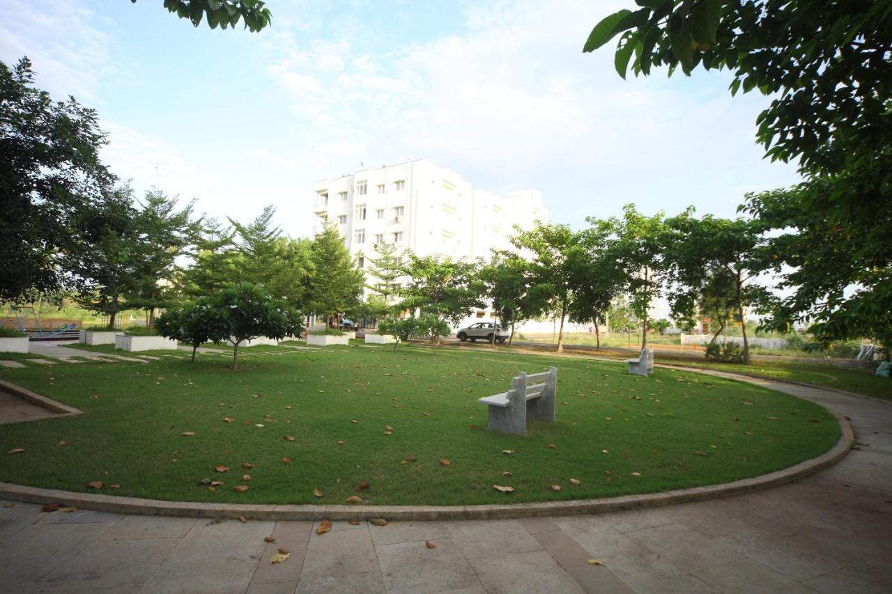 Capital O 16507 The Lawns Hotel Tada Ngoại thất bức ảnh