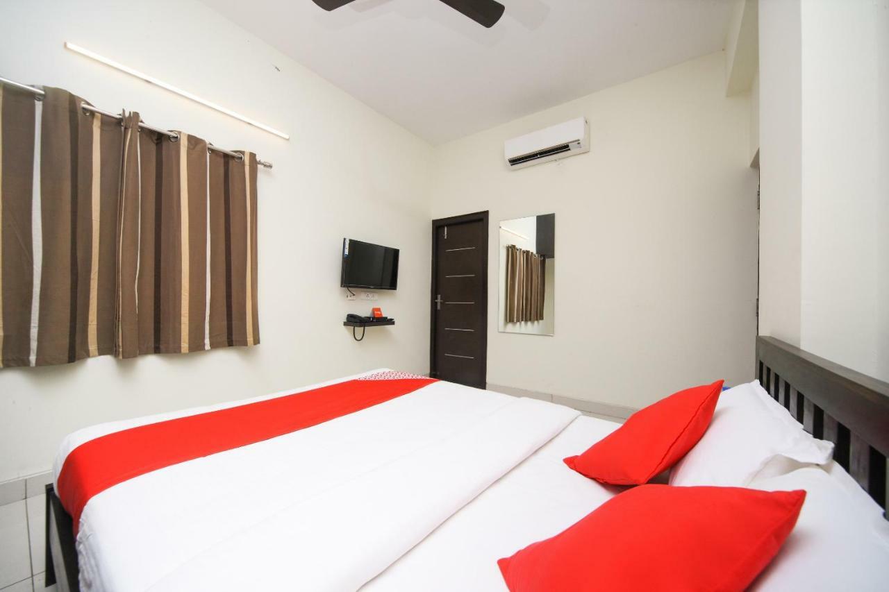 Capital O 16507 The Lawns Hotel Tada Ngoại thất bức ảnh
